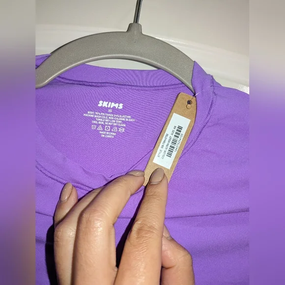NWT SKIMS FITS EVERYBODY TSHIRT BODYSUIT IN COLOR ULTRA VIOLET SIZE XS